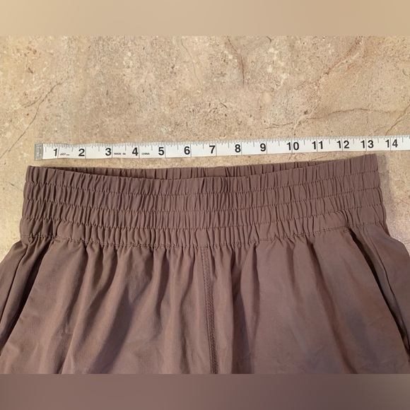 Vuori Villa Wideleg Pant | Chocolate | Medium | Regular Inseam | NWOT | Women’s - Picture 15 of 16